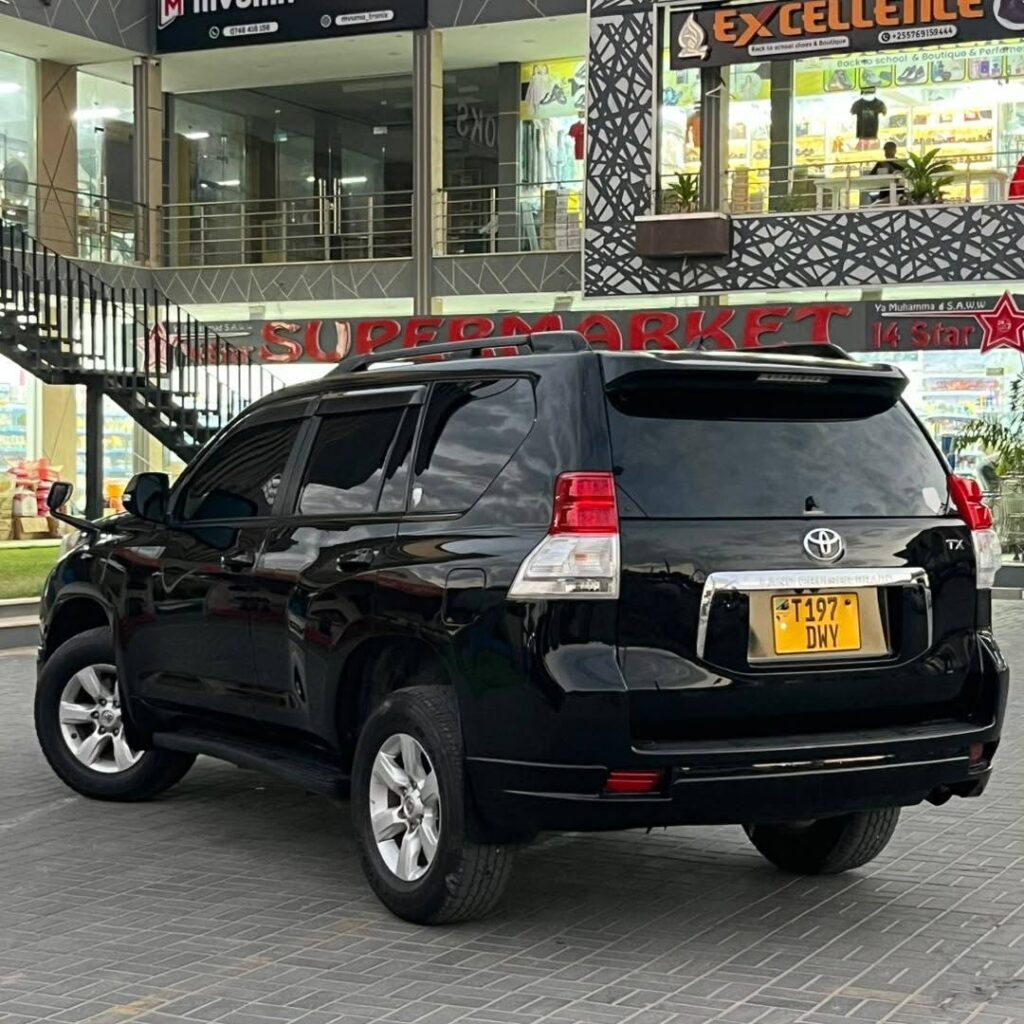 Toyota Land Cruiser Prado bei poa sokoni Dar es Salaam Tanzania