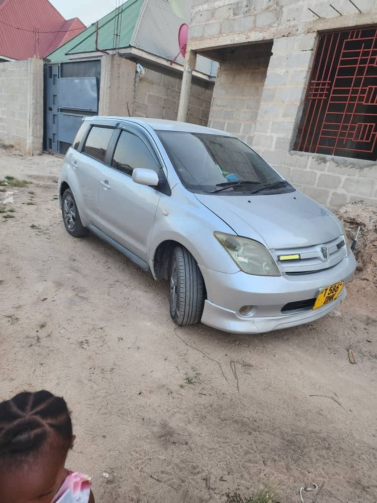 Magari Used Toyota IST 2004 Dar es Salaam Tanzania