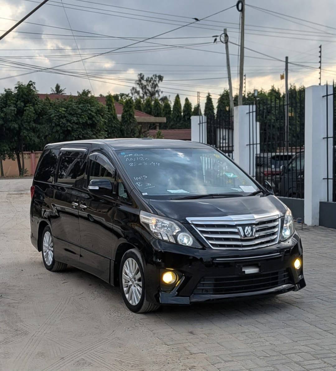 Bei Ya Toyota Alphard 2012 Sokoni Dar es Salaam Tanzania