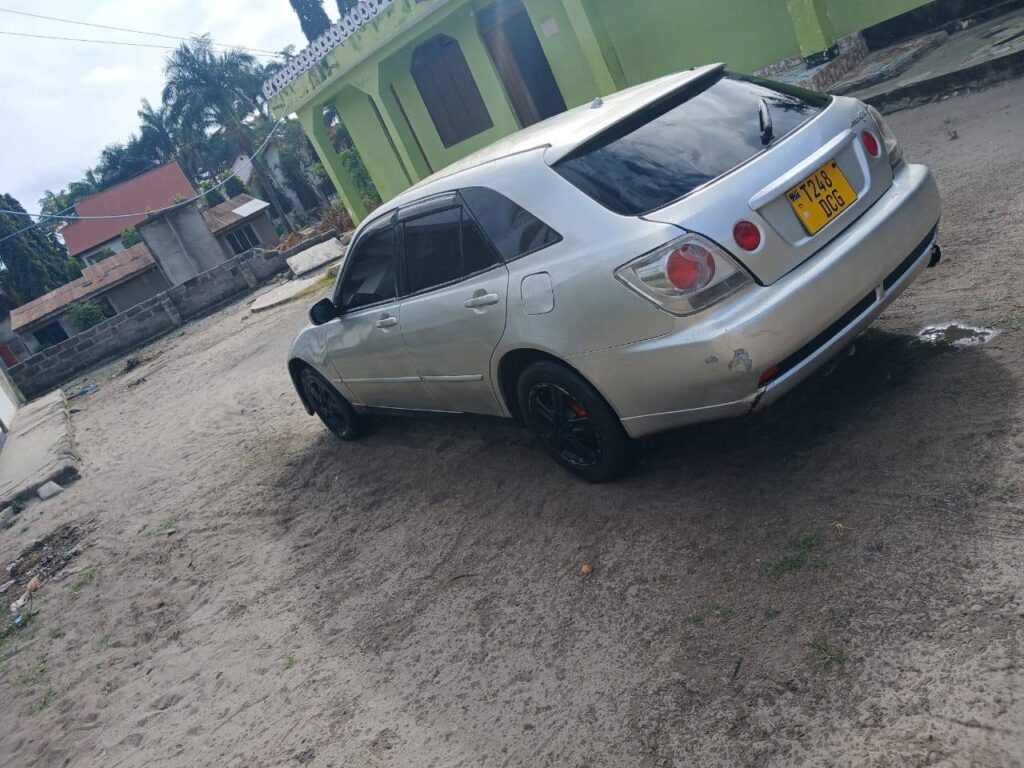 Toyota Altezza 2002 for Sale in Dar es Salaam