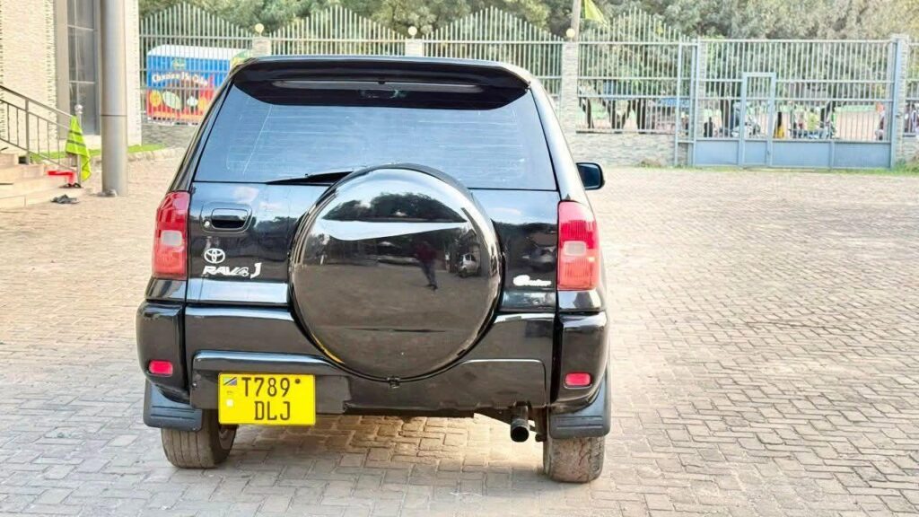 Toyota Rav4 bei poa sokoni Dar es Salaam Tanzania