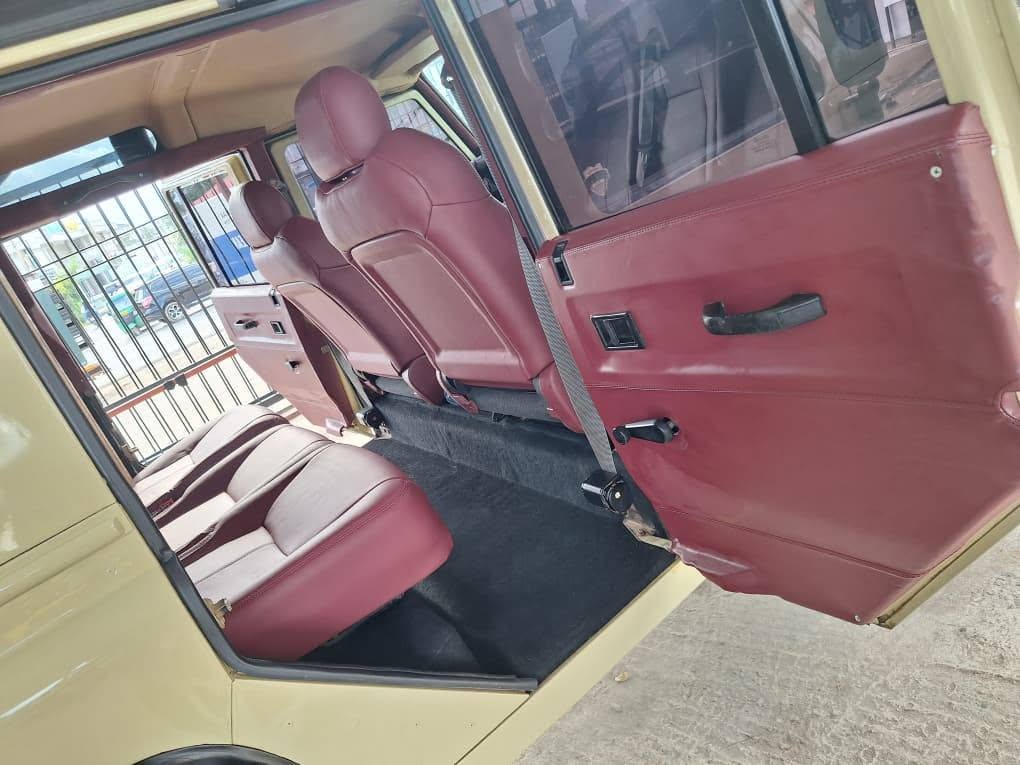 Land Rover Defender bei poa sokoni Dar es Salaam Tanzania