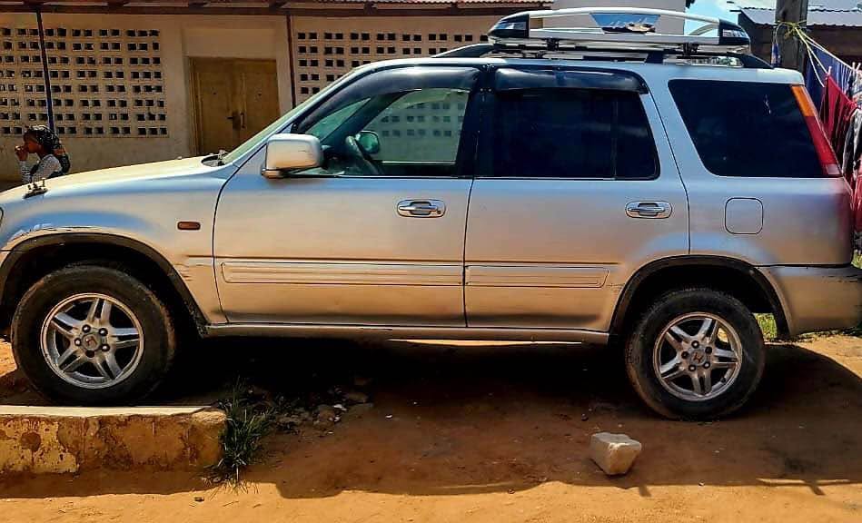 Magari CR-V 2000 lipo Dar es Salaam