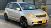 Magari Sokoni Toyota IST ya Bei Poa 2005