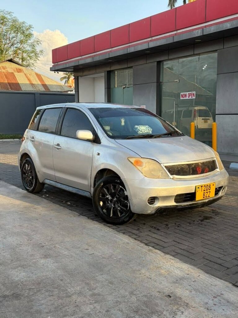 Magari Sokoni Toyota IST ya Bei Poa 2005