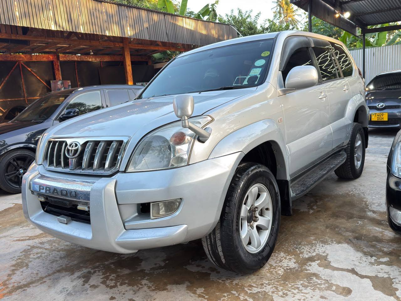 Toyota Land Cruiser Prado bei poa sokoni Dar es Salaam Tanzania