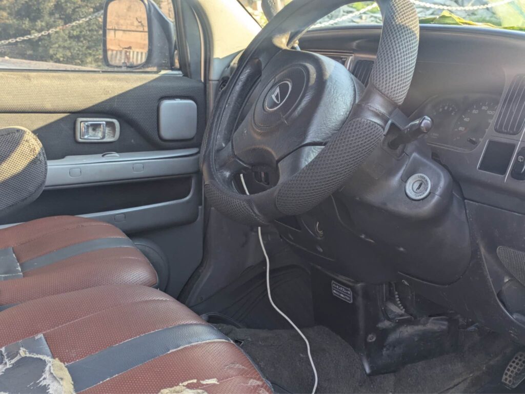 Daihatsu Atrai bei poa sokoni Dar es Salaam Tanzania