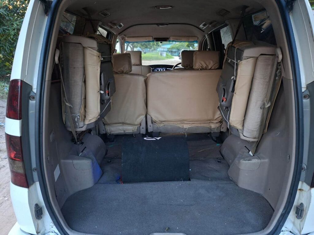 Magari Used Toyota Noah 2004 Dar es Salaam Tanzania