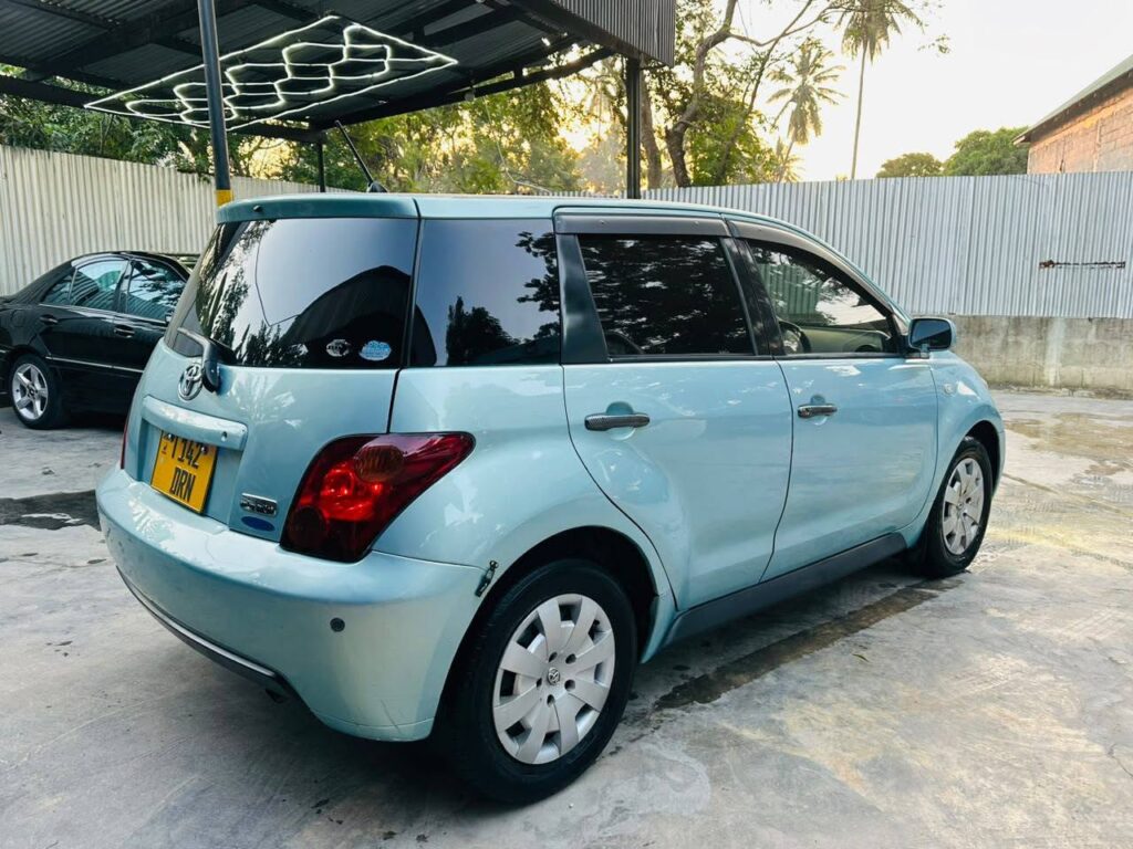 Magari Used Toyota IST 2003 Dar es Salaam Tanzania