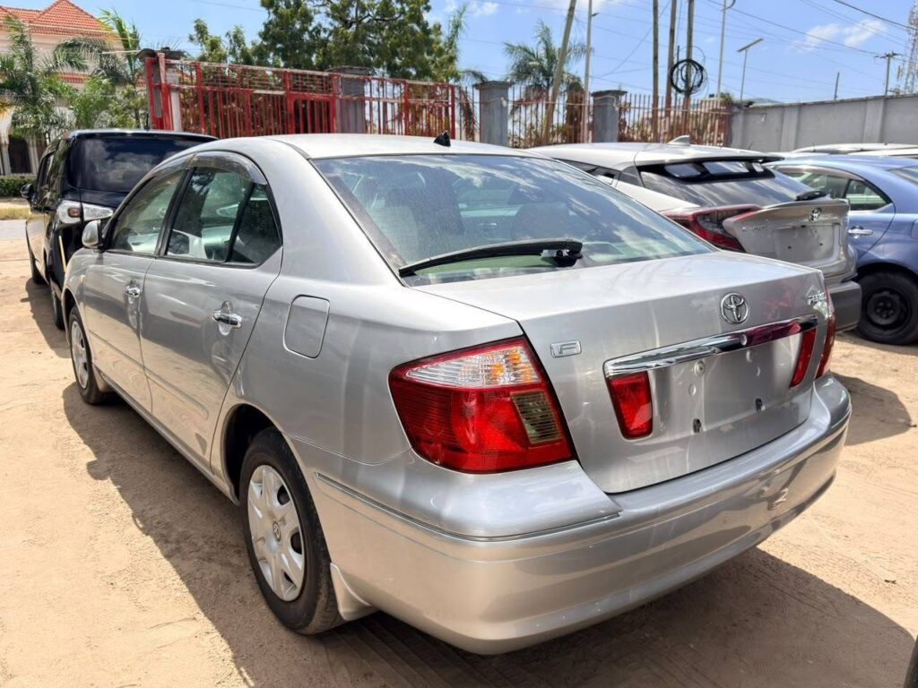 Toyota Premio bei poa sokoni Dar es Salaam Tanzania