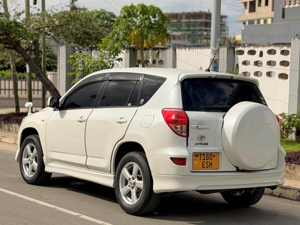 Magari Sokoni Toyota Rav4 ya Bei Poa 2008