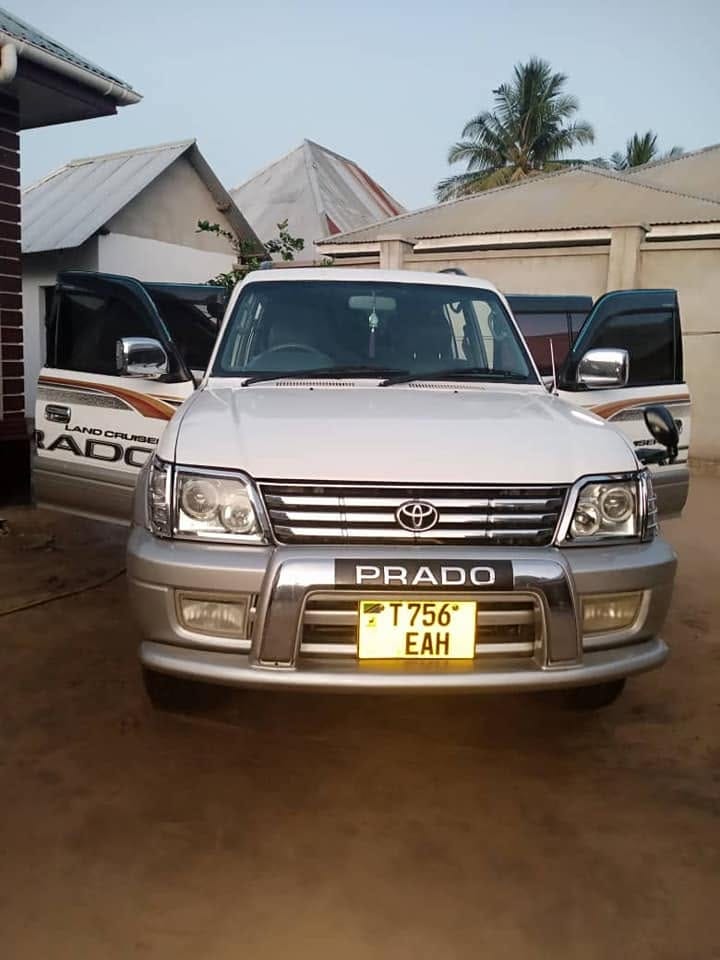 Magari Sokoni Toyota Land Cruiser Prado ya Bei Poa 2000