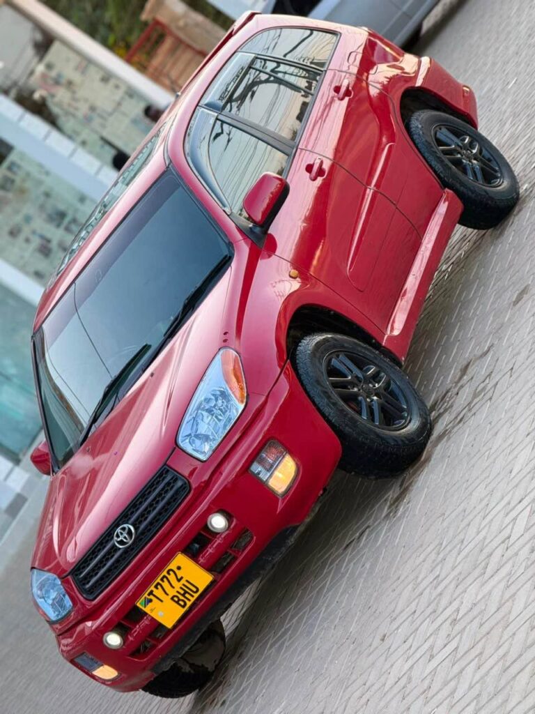 Magari Sokoni Toyota Rav4 ya Bei Poa 2003