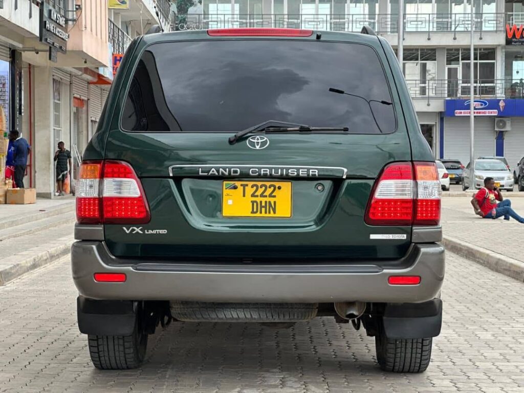 Magari Land Cruiser V8 2005 lipo Dar es Salaam
