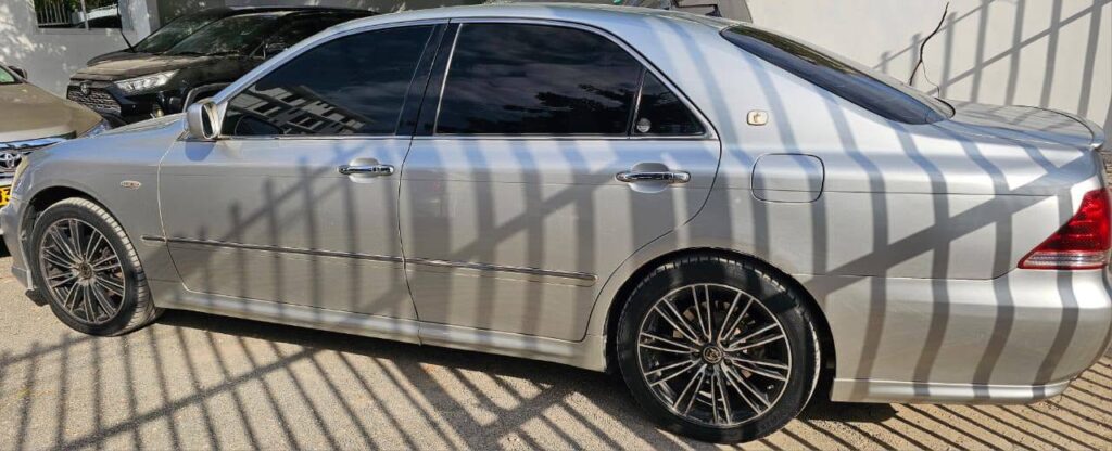 Price Of Toyota Crown 2005 for Sale in Tanzania