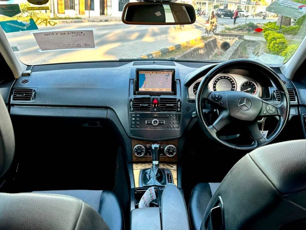 Benz C-Class bei poa sokoni Dar es Salaam Tanzania