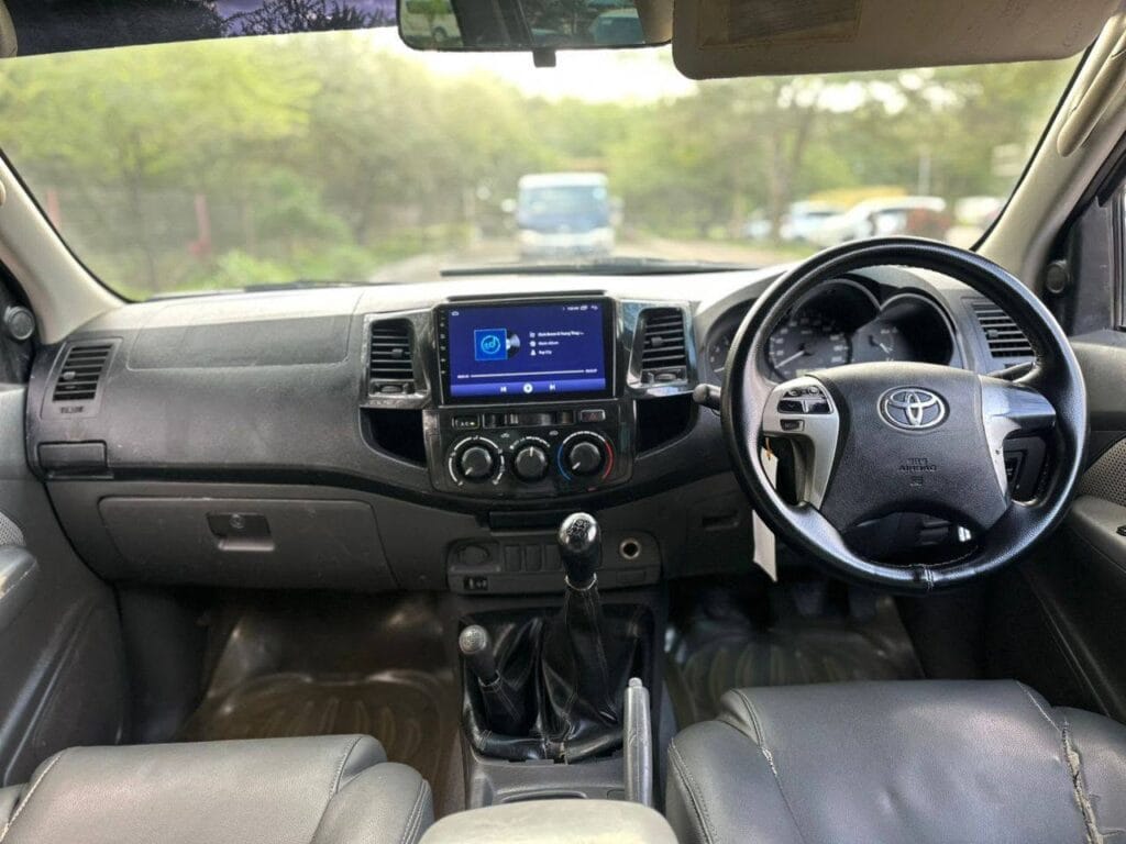 Toyota Hilux bei poa sokoni Dar es Salaam Tanzania