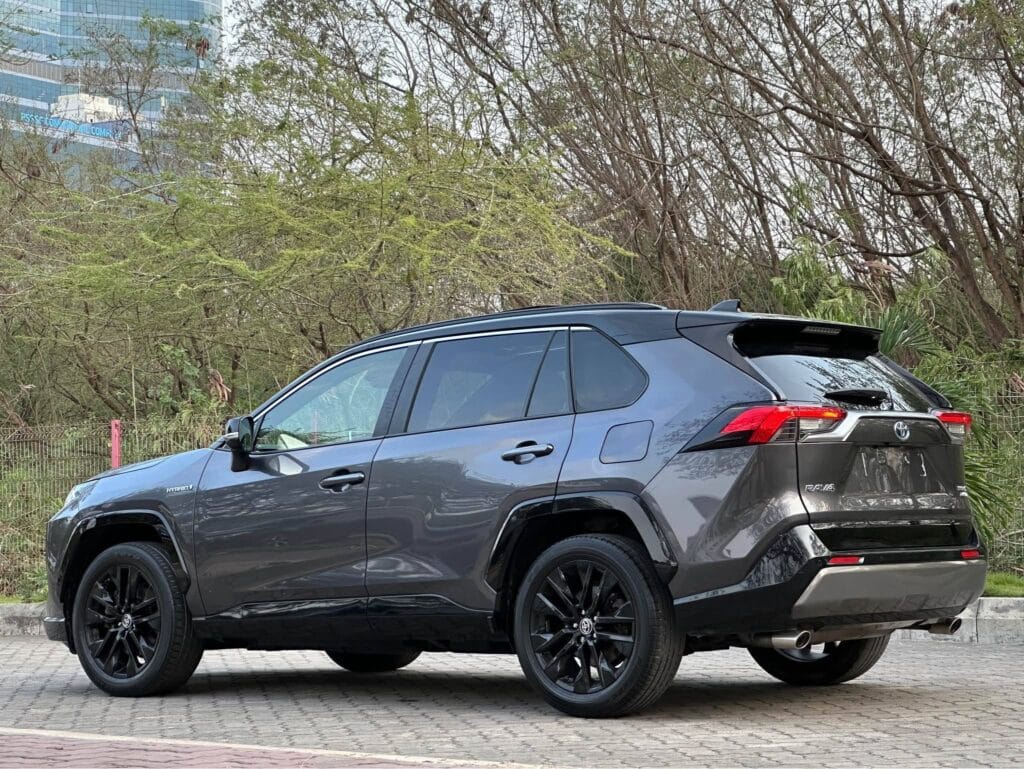Toyota Rav4 bei poa sokoni Dar es Salaam Tanzania