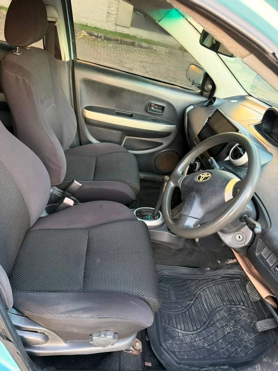Toyota IST bei poa sokoni Dar es Salaam Tanzania