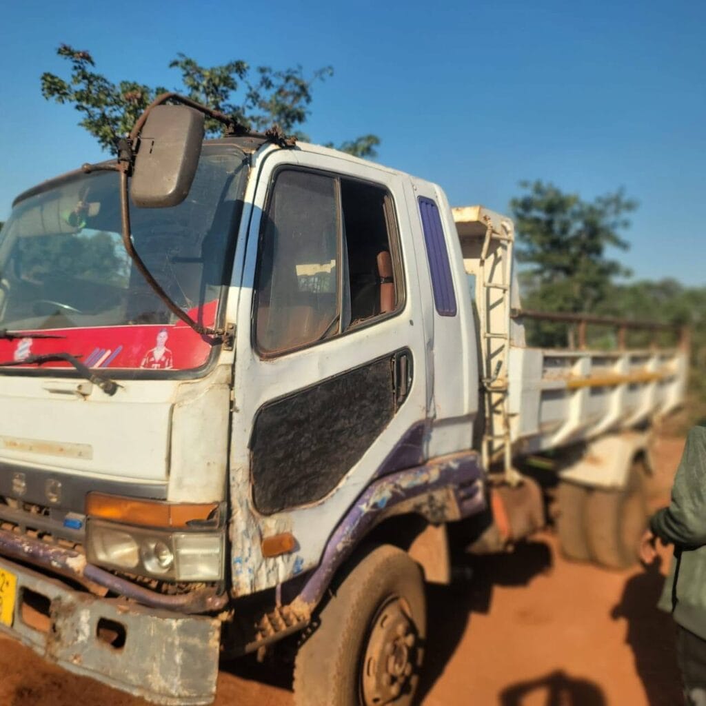 Mitsubishi Canter bei poa sokoni Mbeya Tanzania