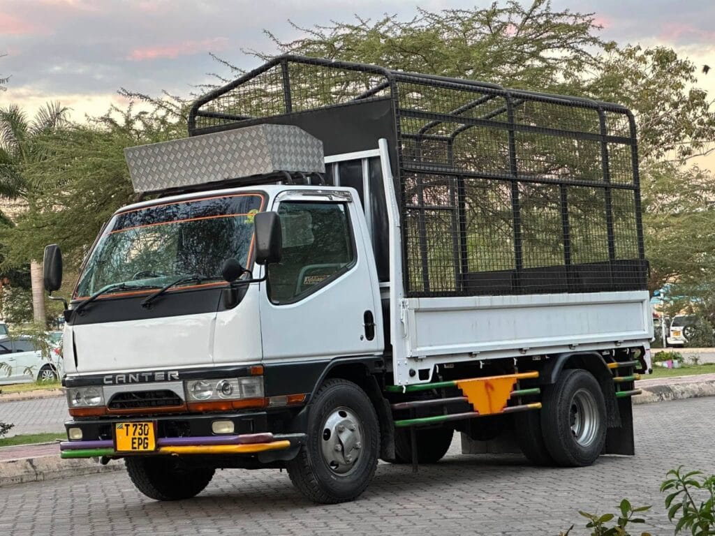 Mitsubishi Canter bei poa sokoni Dar es Salaam Tanzania