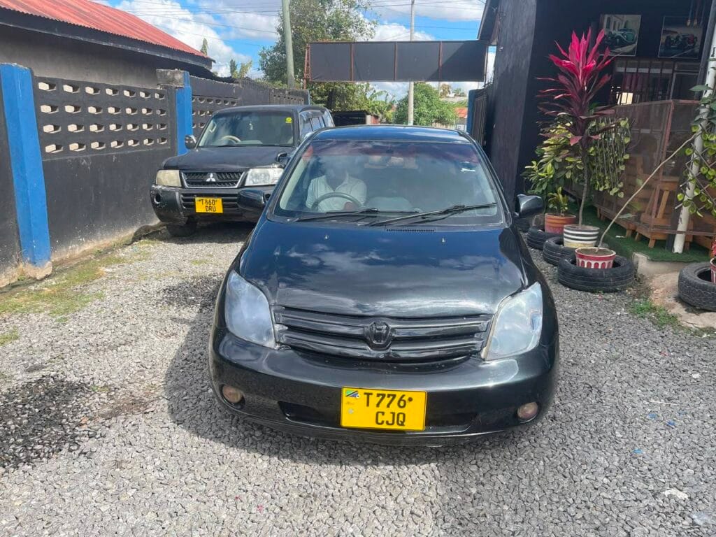 Price Toyota IST 2003 for Sale in Dar es Salaam