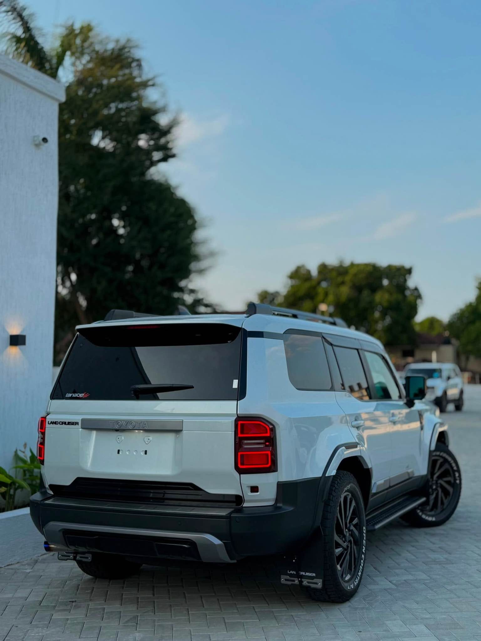 Toyota Land Cruiser Prado bei poa sokoni Dar es Salaam Tanzania