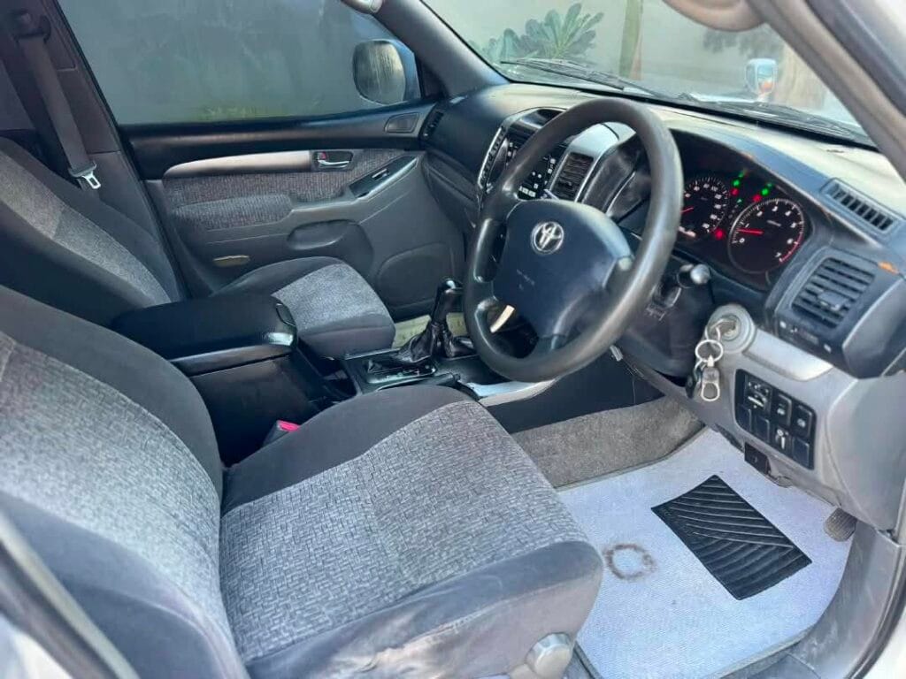 Magari Land Cruiser Prado 2005 lipo Dar es Salaam