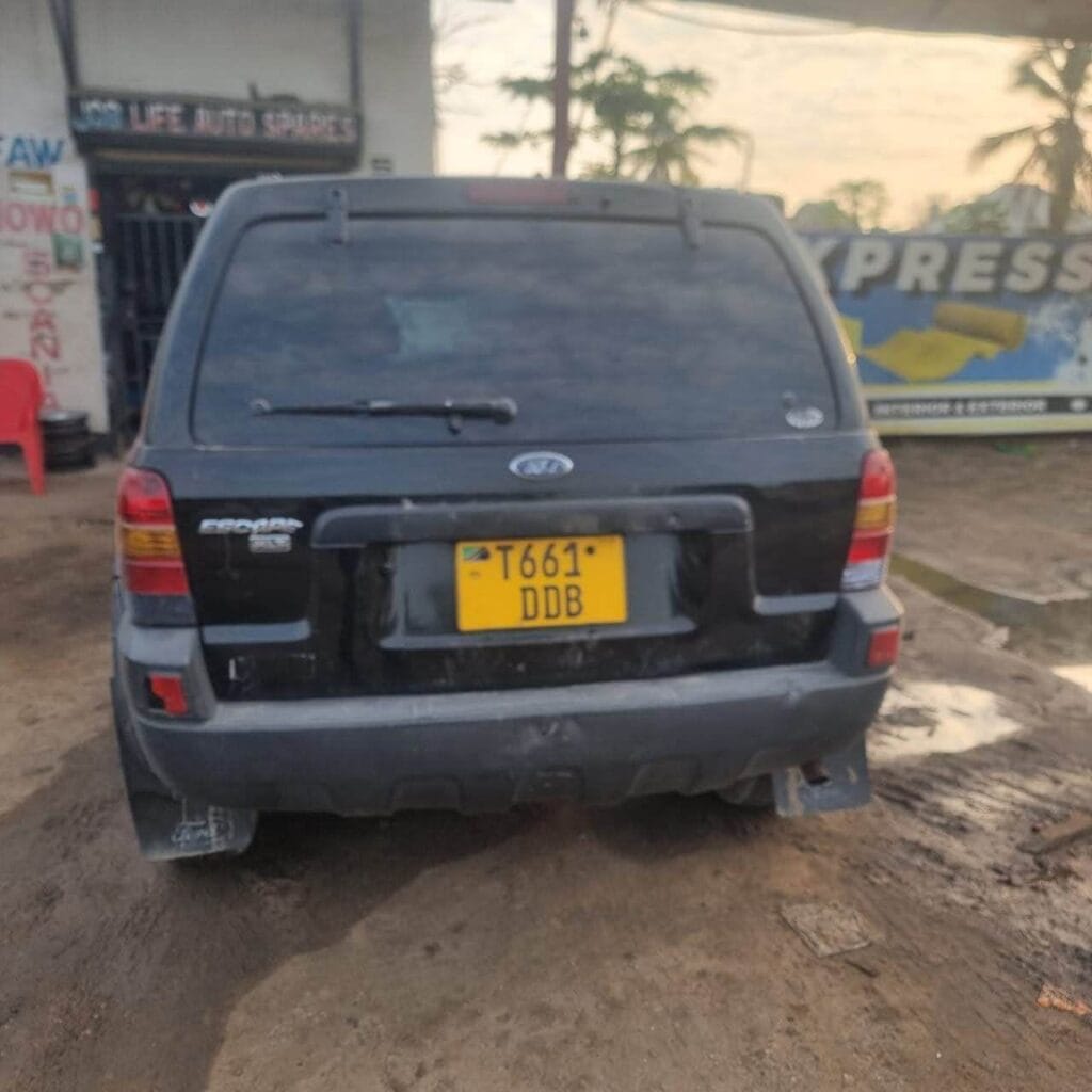 Ford Escape bei poa sokoni Dar es Salaam Tanzania