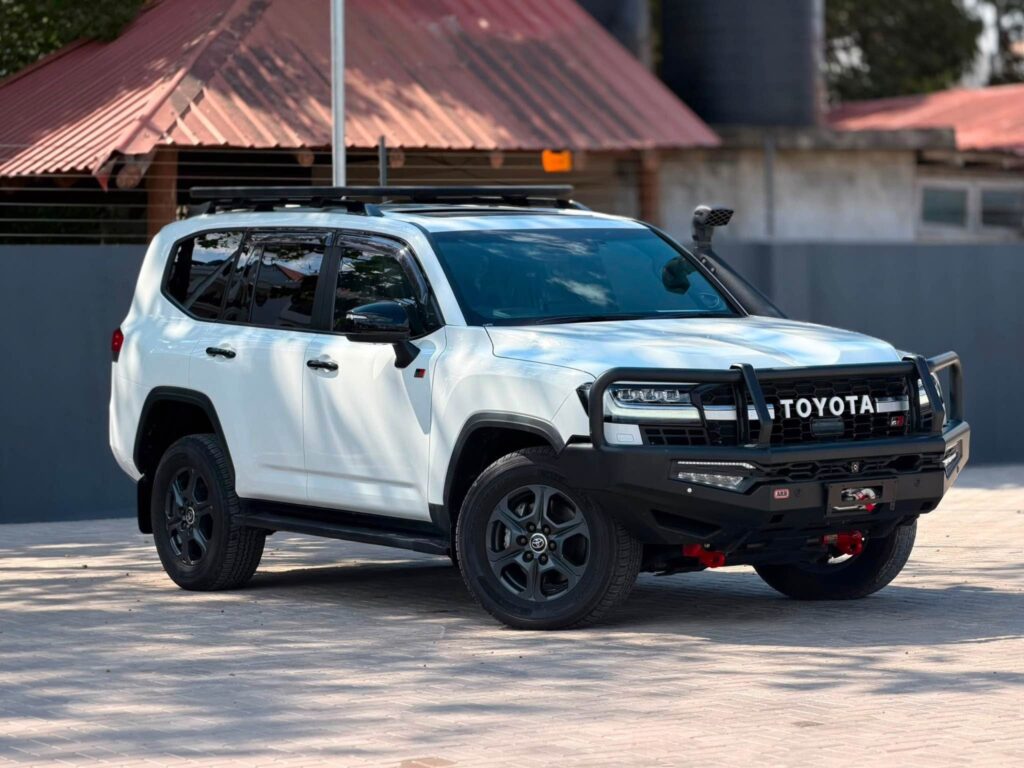 Magari Land Cruiser 300 Series 2024 lipo Dar es Salaam