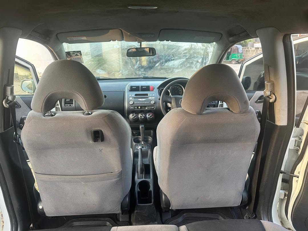 Honda Fit bei poa sokoni Dar es Salaam Tanzania