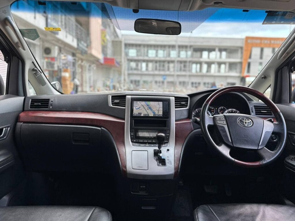 Toyota Alphard bei poa sokoni Dar es Salaam Tanzania