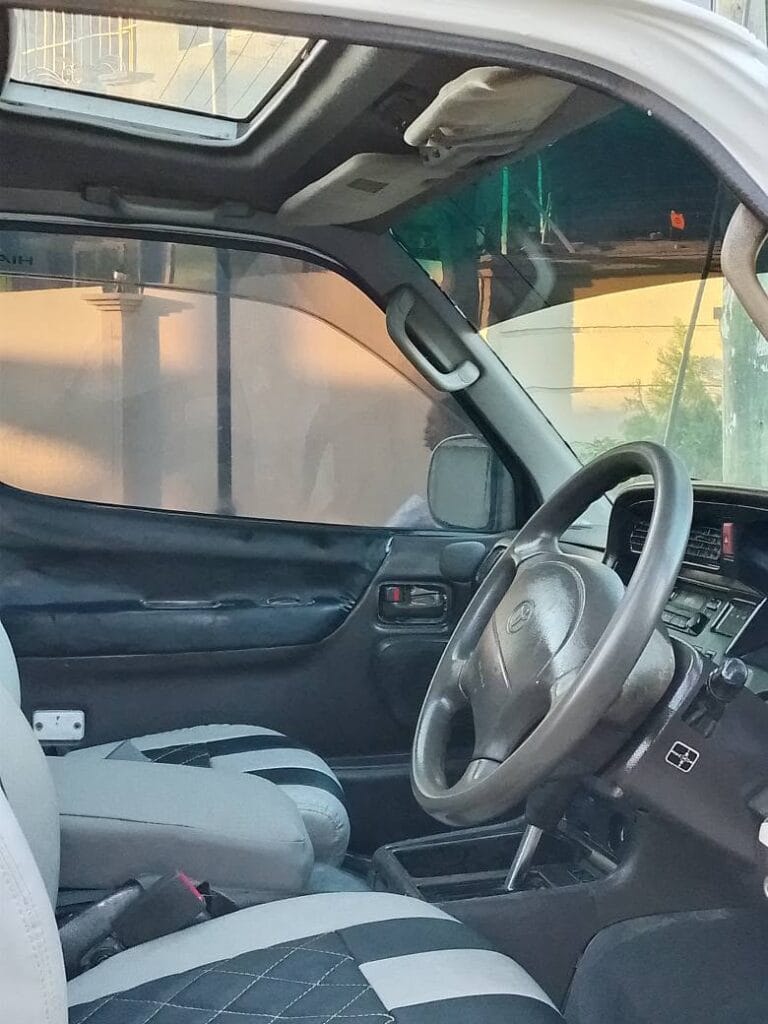 Magari Hiace 1998 lipo Dar es Salaam