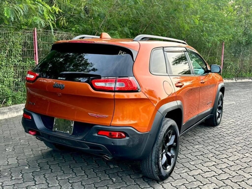 Magari Cherokee 2016 lipo Dar es Salaam