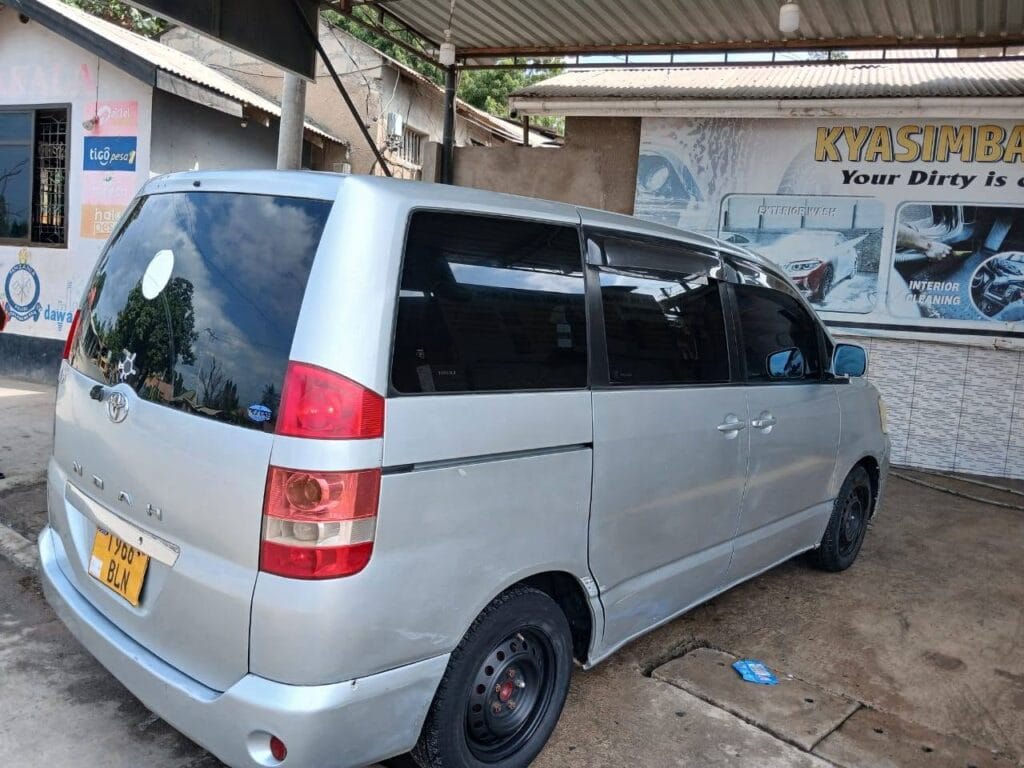 Price Of Toyota Noah 2005 for Sale in Tanzania